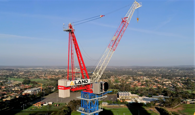 Strictly Cranes smonta la gru LR213 Raimondi da un’altezza operativa di 100 metri in Australia