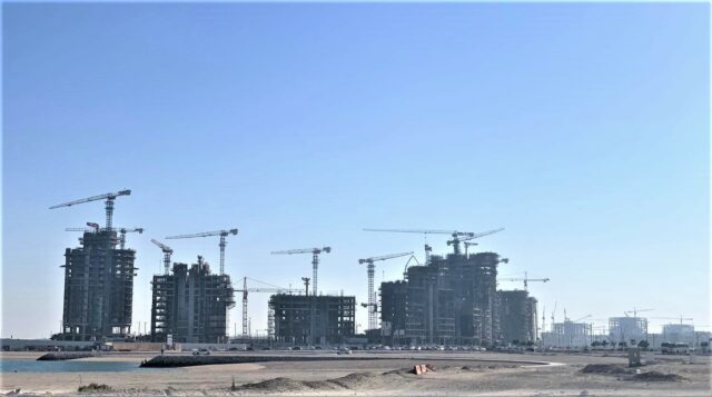 Raimondi flat-top tower cranes put to work for Qatari mega project