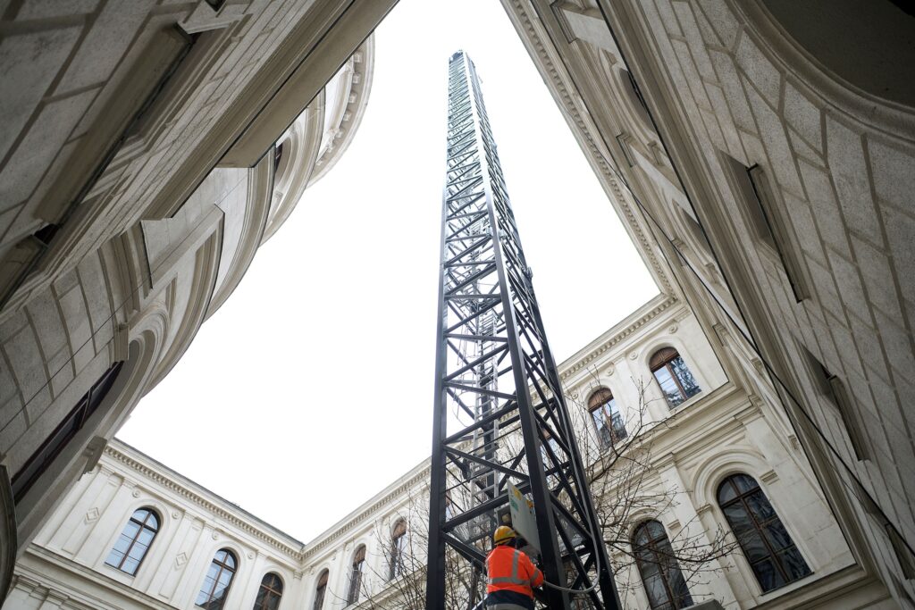 New Raimondi T187 flat-top tower crane deployed for major Hungarian historic building renovation