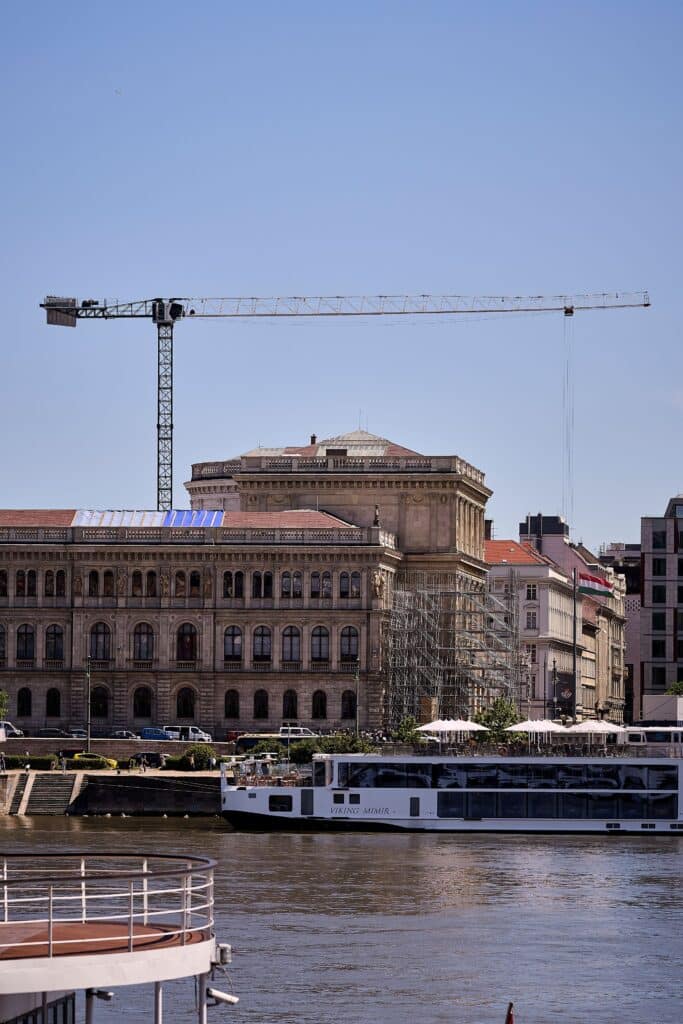  New Raimondi T187 flat-top tower crane deployed for major Hungarian historic building renovation